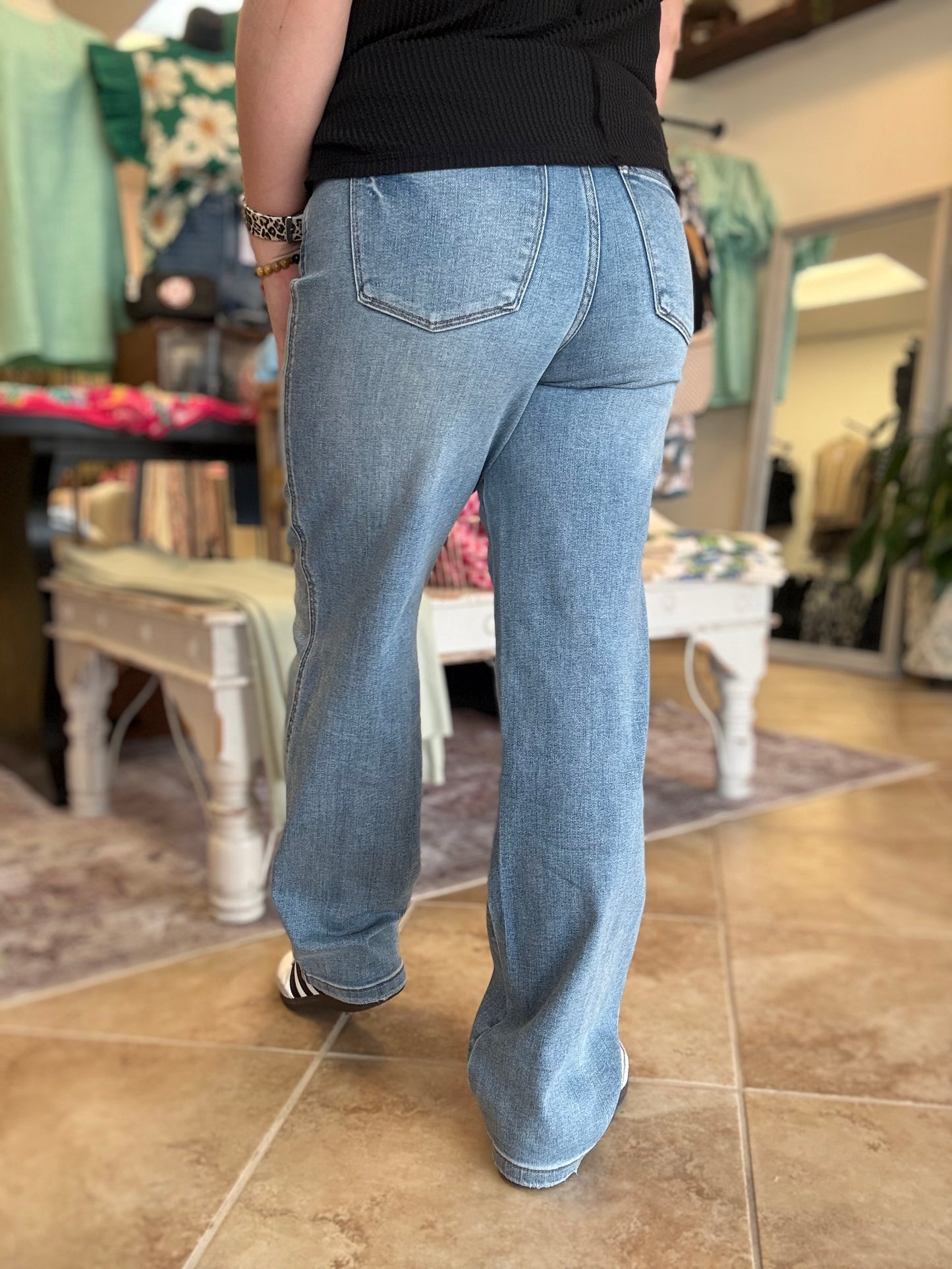 Straight Leg Light Wash Judy Blue Jeans