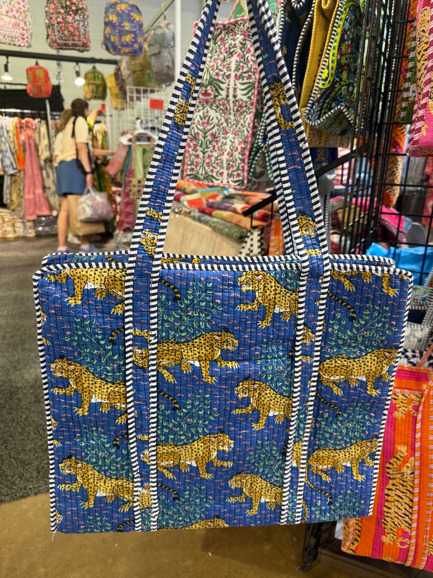 Fabric Totes w Zipper Closure