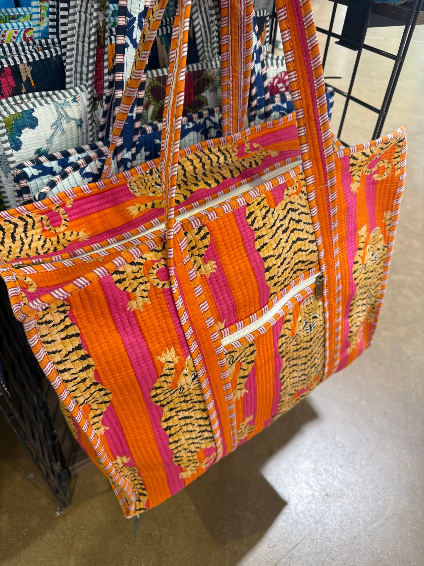 Fabric Totes w Zipper Closure