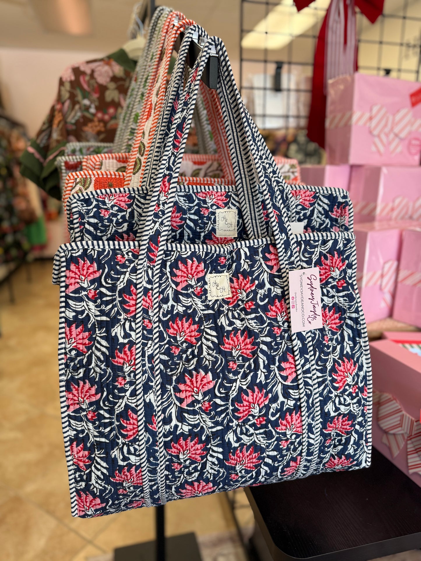 Essential Quilted Totes with Zipper