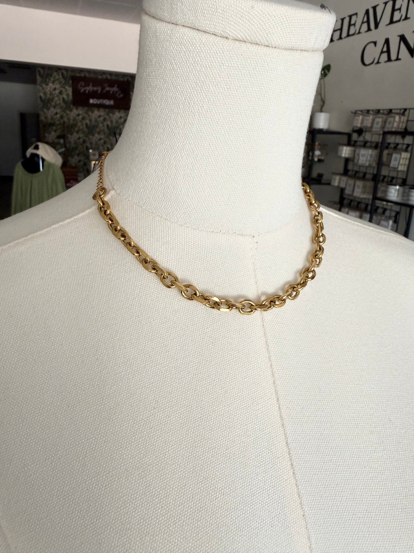 Chansutt Short Gold Chain Necklace