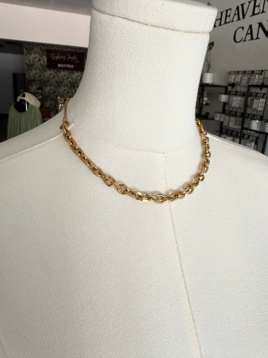 Chansutt Short Gold Chain Necklace